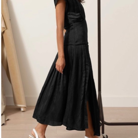 Modern Citizen Chloe Pleated Dress - Picture 4 of 14